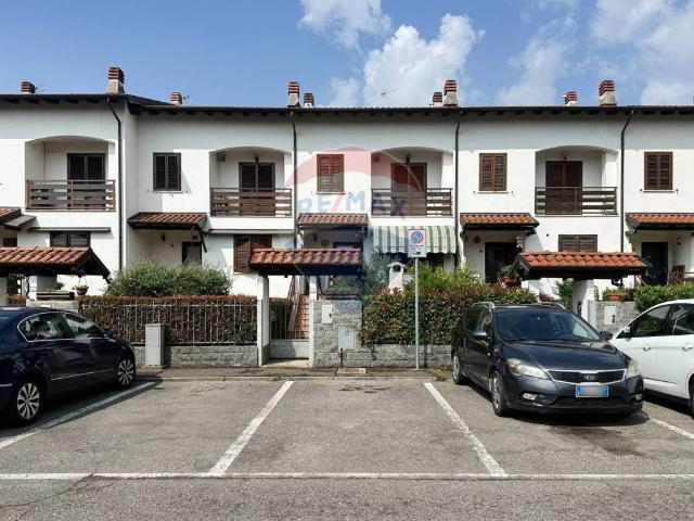 Ville Schiera in vendita a Cambiago