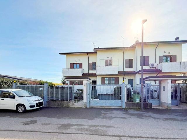 Villa Schiera in vendita a Cambiago, Lombardia