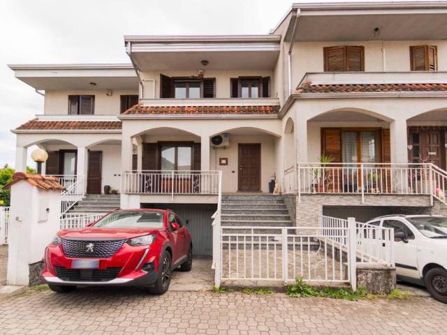 Villa Schiera in vendita a Piemonte, Novara