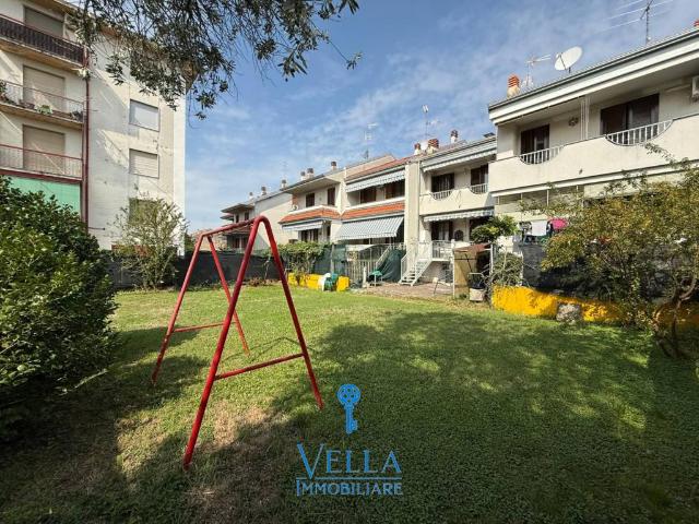 Villa Schiera in vendita a Cameri, Novara