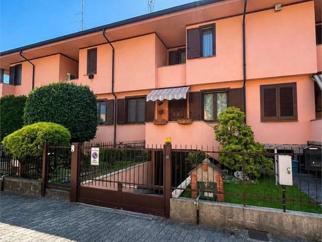 Villa Schiera in vendita a Piemonte, Novara