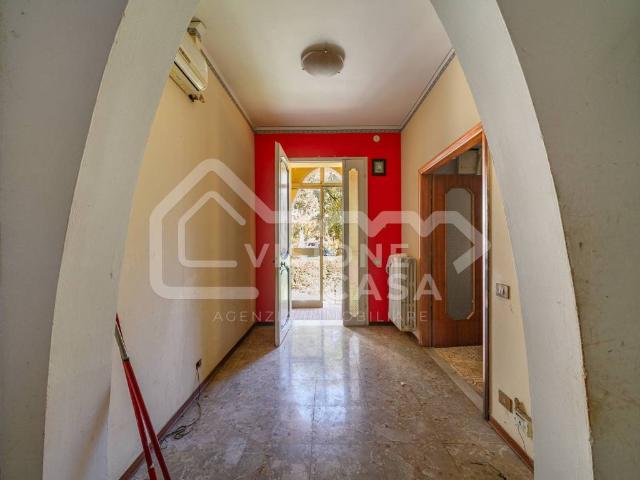 Villa Schiera in vendita a Campagnola Emilia