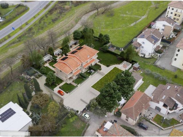 Villa Schiera in vendita a Campi Bisenzio, Toscana