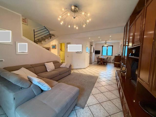 Villa Schiera in vendita a Campi Bisenzio, Toscana