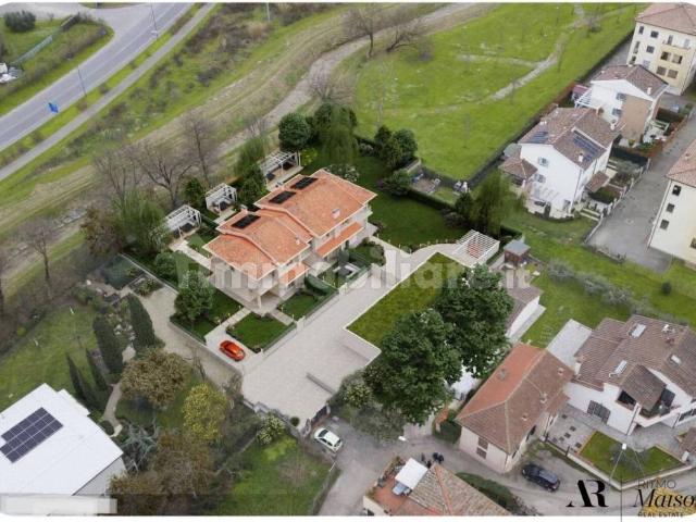 Villa Schiera in vendita a Campi Bisenzio, Toscana