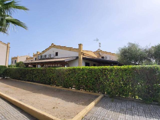 Villa Schiera in vendita a Campofelice Di Roccella, Sicilia