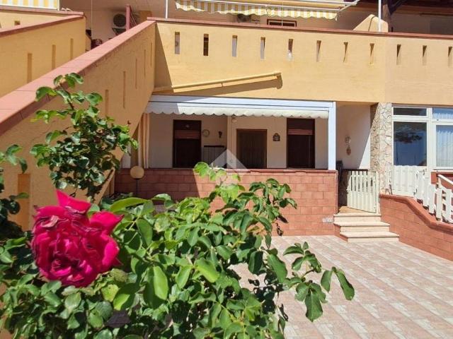 Villa Schiera in vendita a Campofelice Di Roccella, Sicilia