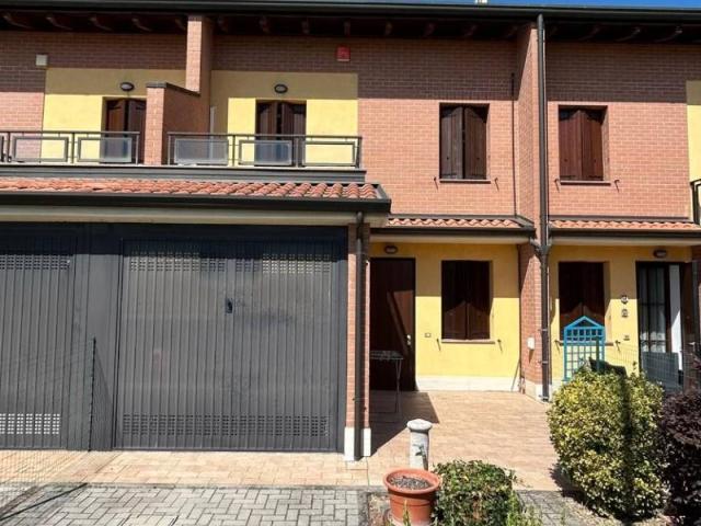 Villa Schiera in vendita a Unione Comuni Modenesi Area Nord, Camposanto
