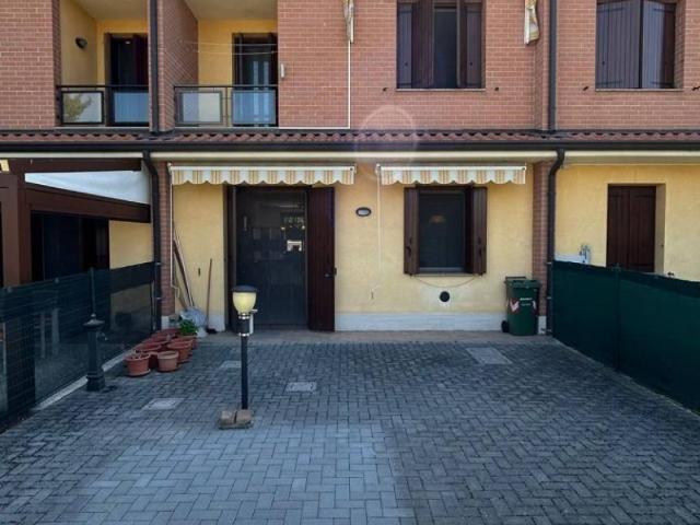 Villa Schiera in vendita a Unione Comuni Modenesi Area Nord, Camposanto