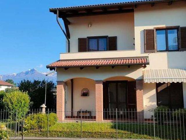 Villa Schiera in vendita a Piemonte, Biella