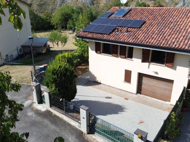 Villa Schiera in vendita a Val d’Enza, Re