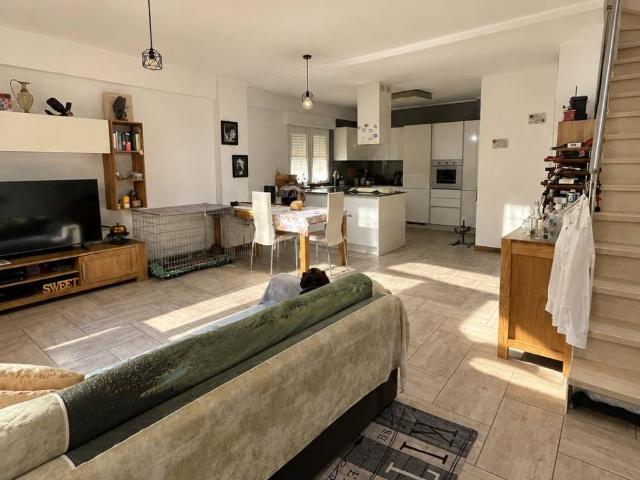 Villa Schiera in vendita a Villaggio Trieste, Cantù