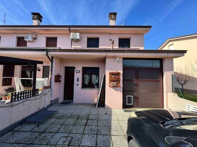 Villa Schiera in vendita a Caorso, Reggio Emilia