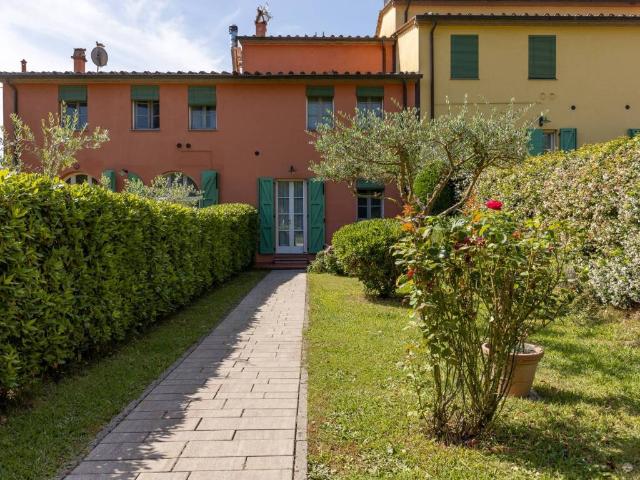 Villa Schiera in vendita a Capannori, Toscana