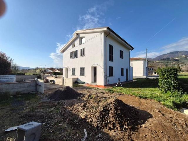 Villa Schiera in vendita a Capannori, Toscana