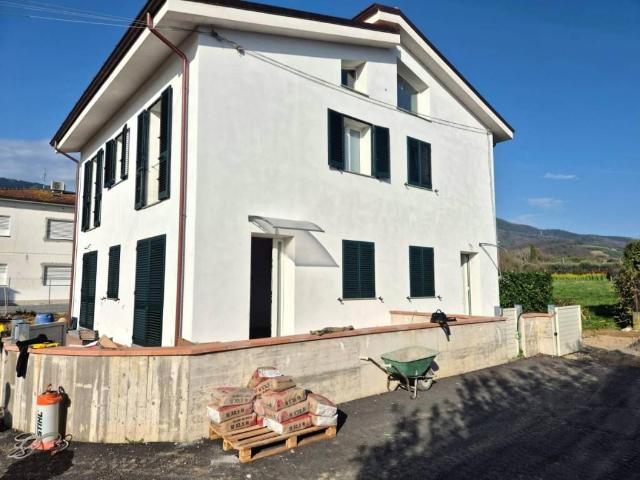 Villa Schiera in vendita a Capannori, Toscana