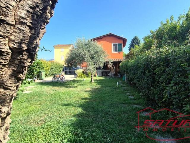 Villa Schiera in vendita a Capannori, Toscana