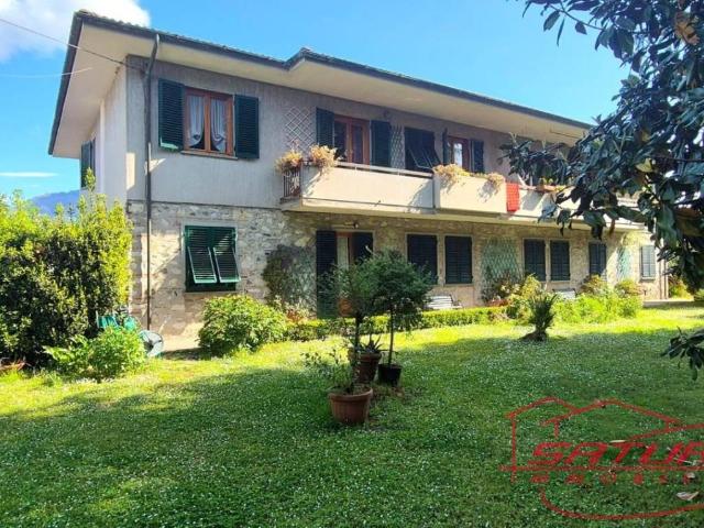 Villa Schiera in vendita a Capannori, Toscana