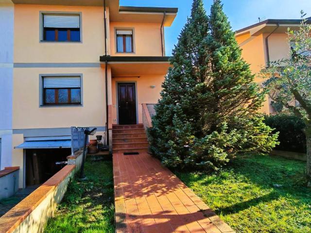 Villa Schiera in vendita a Camigliano, Capannori