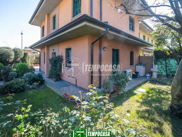 Villa Schiera in vendita a Capriate San Gervasio, Lombardia