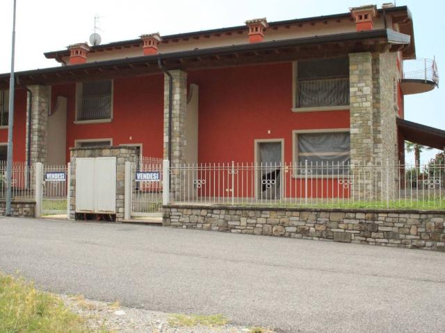 Villa Schiera in vendita a Capriolo, Lombardia