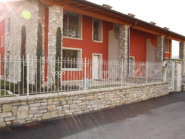Villa Schiera in vendita a Capriolo, Lombardia
