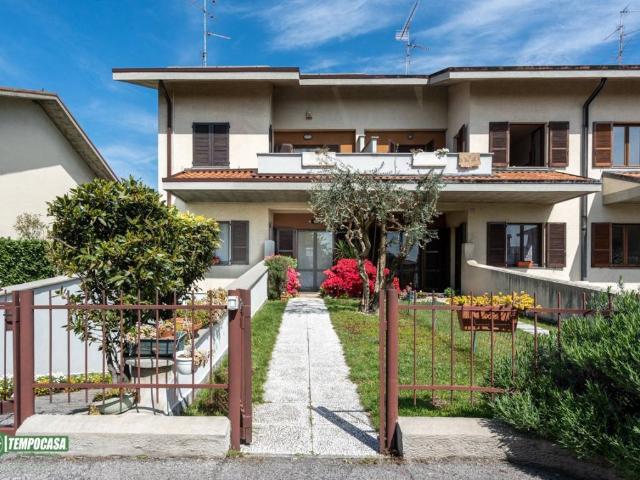 Villa Schiera in vendita a Carate Brianza, Lombardia