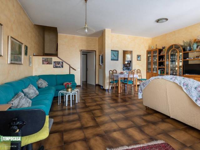 Villa Schiera in vendita a Carate Brianza, Lombardia