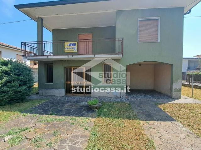 Villa Indipendente in vendita a Caravaggio, Lombardia