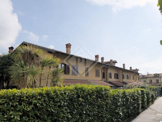 Villa Schiera in vendita a Unione dei comuni del Medio Verbano, Caravate