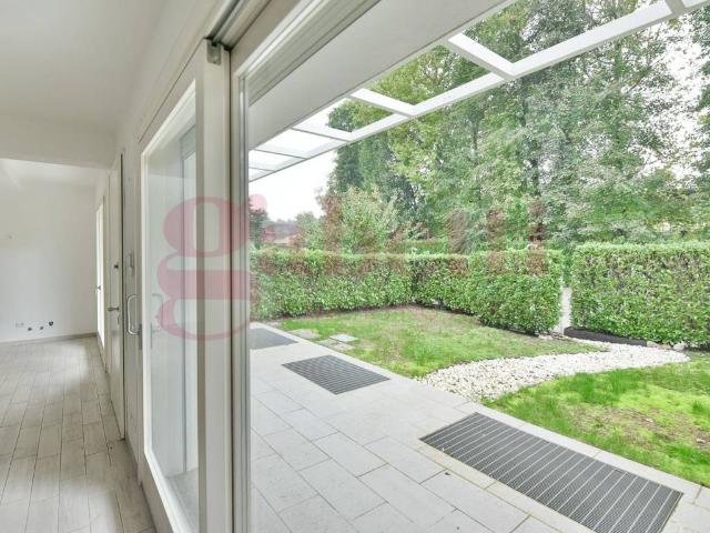 Villa Schiera in vendita a Carimate, Lombardia