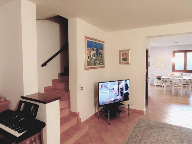 Villa Schiera in vendita a Quarrata, Toscana