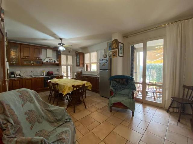 Ville Schiera in vendita a Carmignano, Comeana