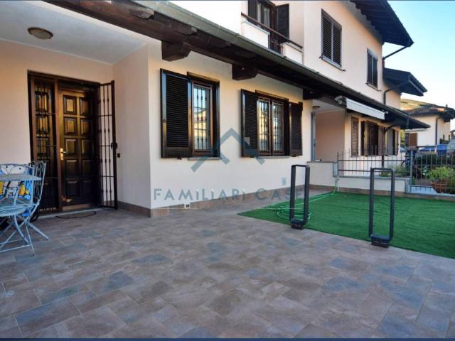 Villa Schiera in vendita a Carnago, Lombardia