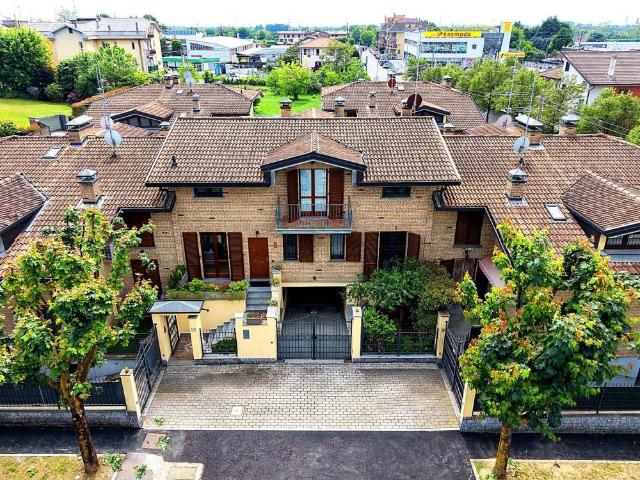 Villa Schiera in vendita a Bariola, Caronno Pertusella