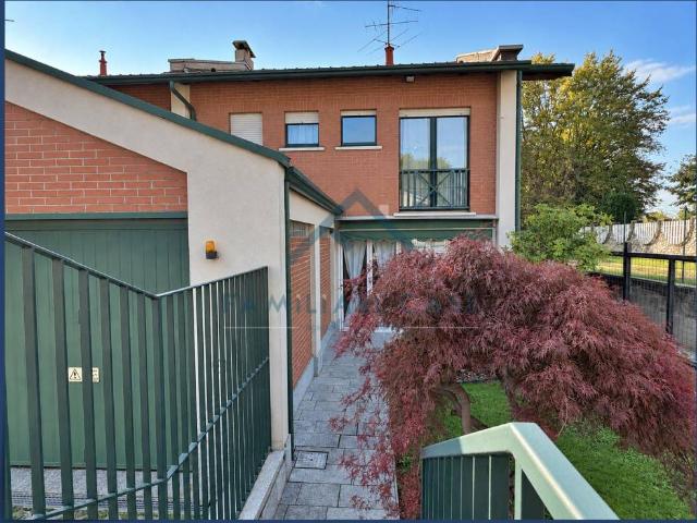 Villa Schiera in vendita a Travaino, Caronno Varesino