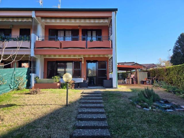 Villa Schiera in vendita a Travaino, Caronno Varesino