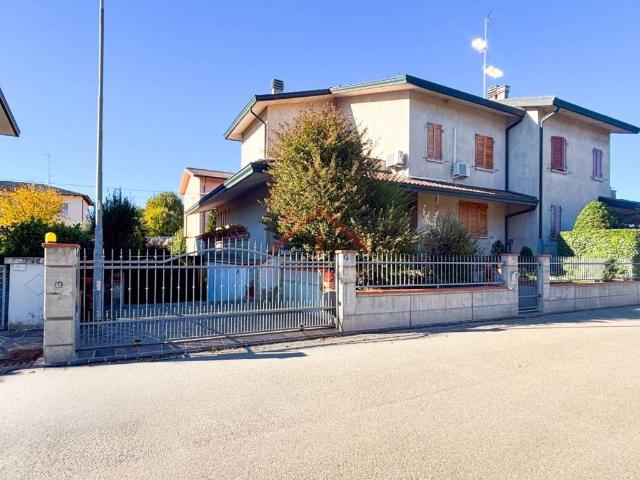 Villa Schiera in vendita a Unione delle Terre d'Argine, Carpi