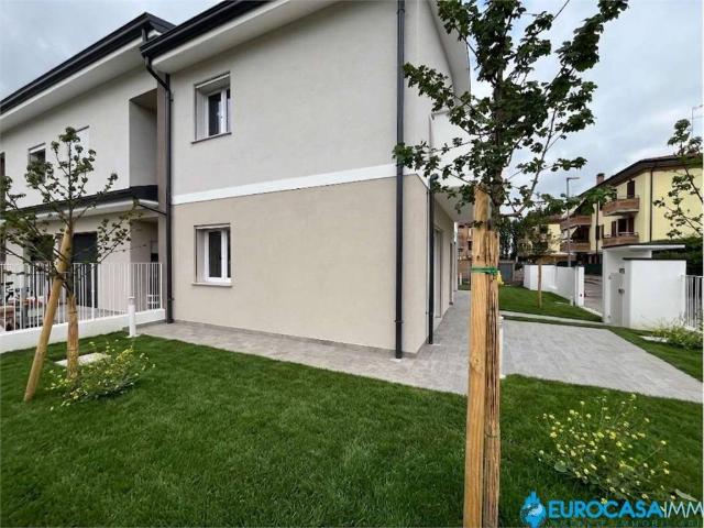Villa Schiera in vendita a Migliarina, Carpi