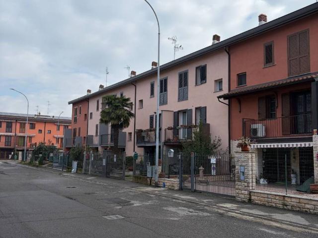 Villa Schiera in vendita a Carpiano, Lombardia