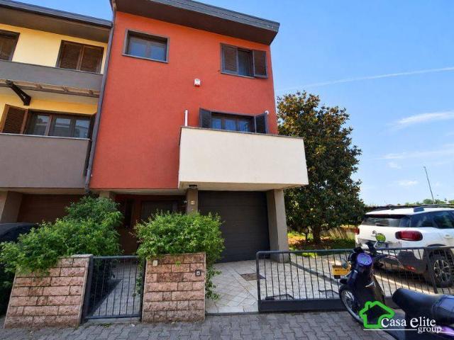 Villa Schiera in vendita a Carpiano, Lombardia