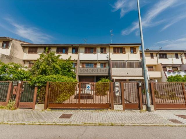 Villa Schiera in vendita a Carpiano, Lombardia