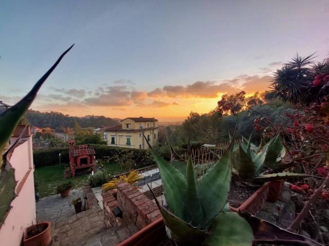 Villa Schiera in vendita a Carrara, Toscana