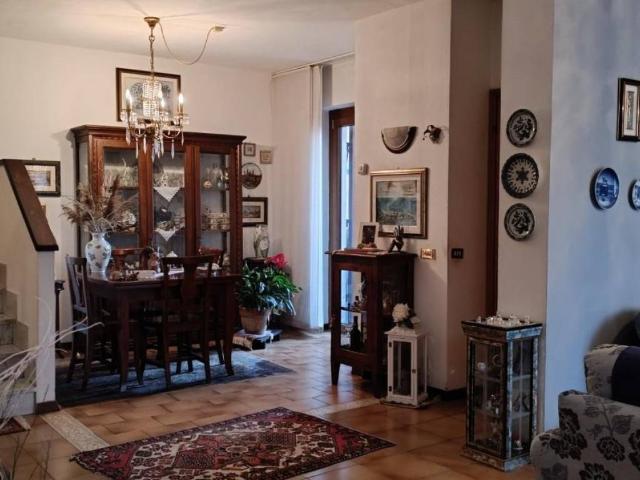 Villa Schiera in vendita a La Prada, Carrara