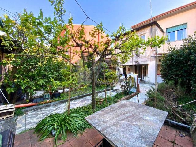 Villa Schiera in vendita a Marina di Carrara, Carrara