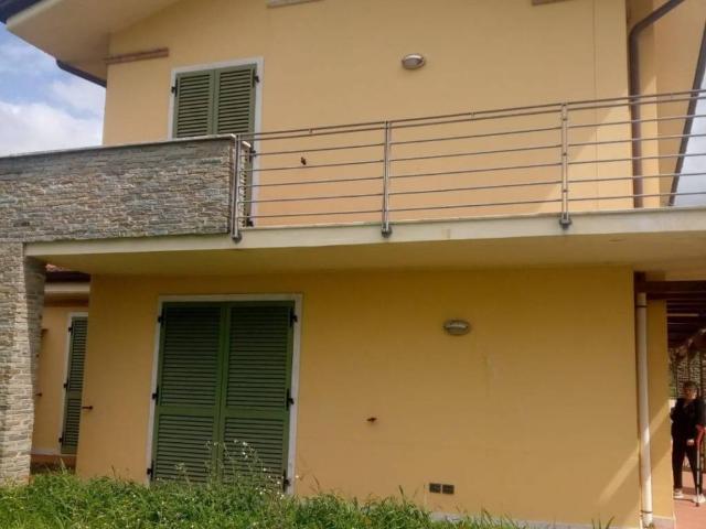 Villa Schiera in vendita a La Prada, Carrara