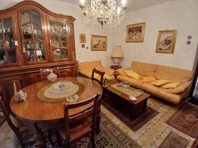 Villa Schiera in vendita a Carrara, Toscana