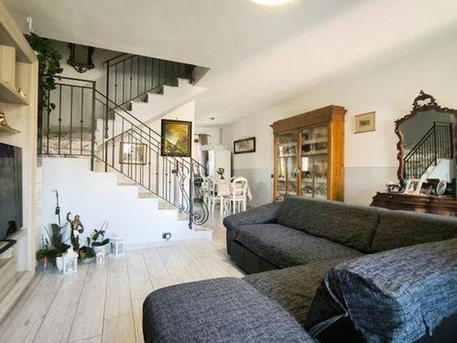 Villa Schiera in vendita a La Prada, Carrara