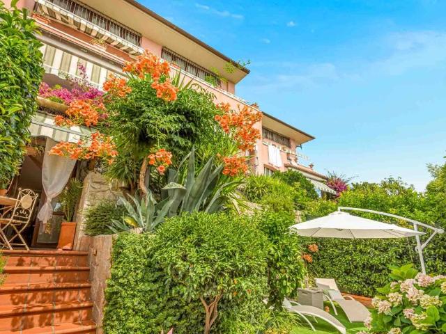 Villa Schiera in vendita a Pontecimato, Carrara
