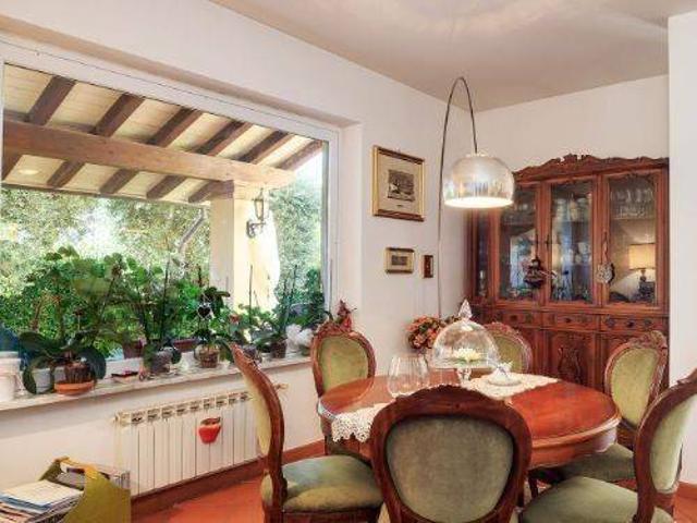 Villa Schiera in vendita a Fabbrica, Carrara